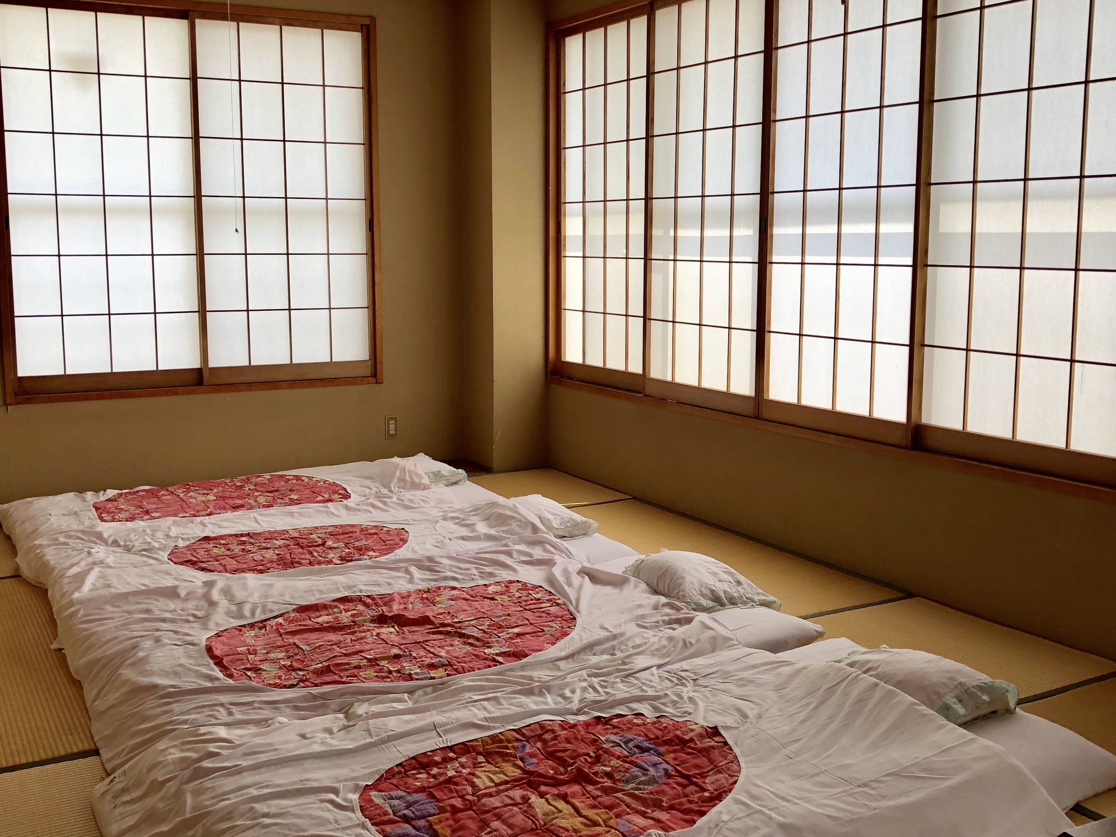 和室 4人部屋 共用バスルーム | WiFi (無料)