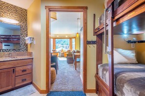 Iron/ironing board, free WiFi, bed sheets - Amazing Views, free wifi, free parking. Telemark Lodge studio with style (Copper Mountain)