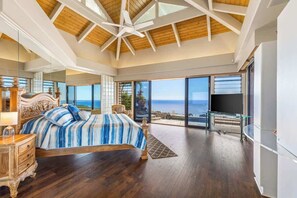 4 bedrooms, desk, iron/ironing board, free WiFi - Watch Rain Fall Inside Your Home Into The Indoor W (Kailua-Kona)
