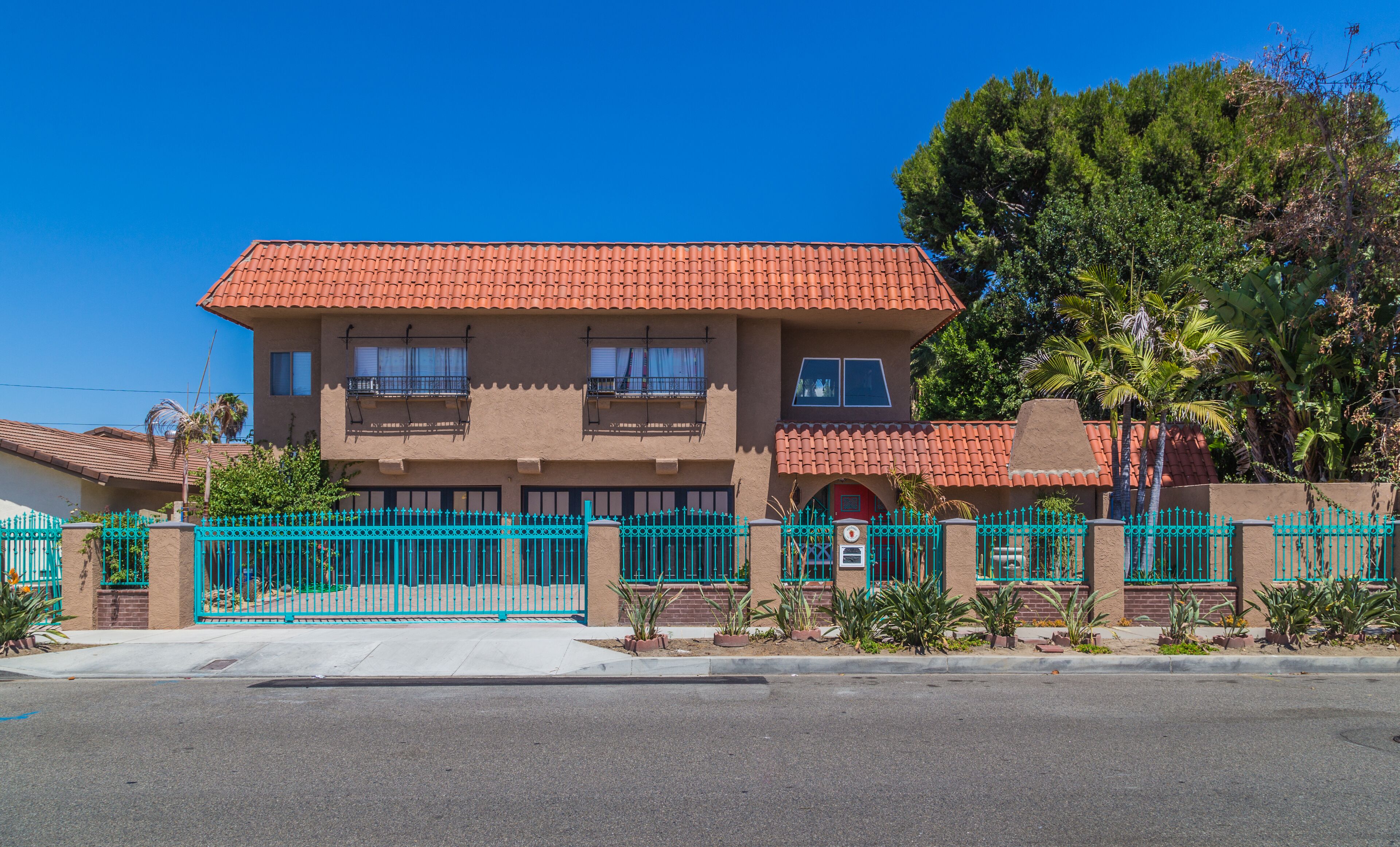 SHORT WALK TO DISNEY-POOL & SPA & ONLY 4 MIN DRIVE TO CONVENTION CENTER!