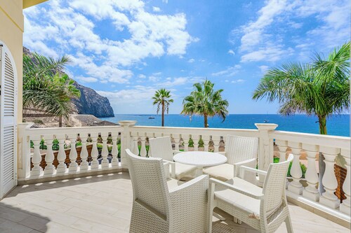 .. C'est votre place! ...