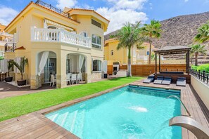 A heated pool - ..it's your place!... (Los Cristianos)