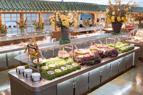 50% monthly discount on 2Bed luxury condo with 2 Free parking/patio