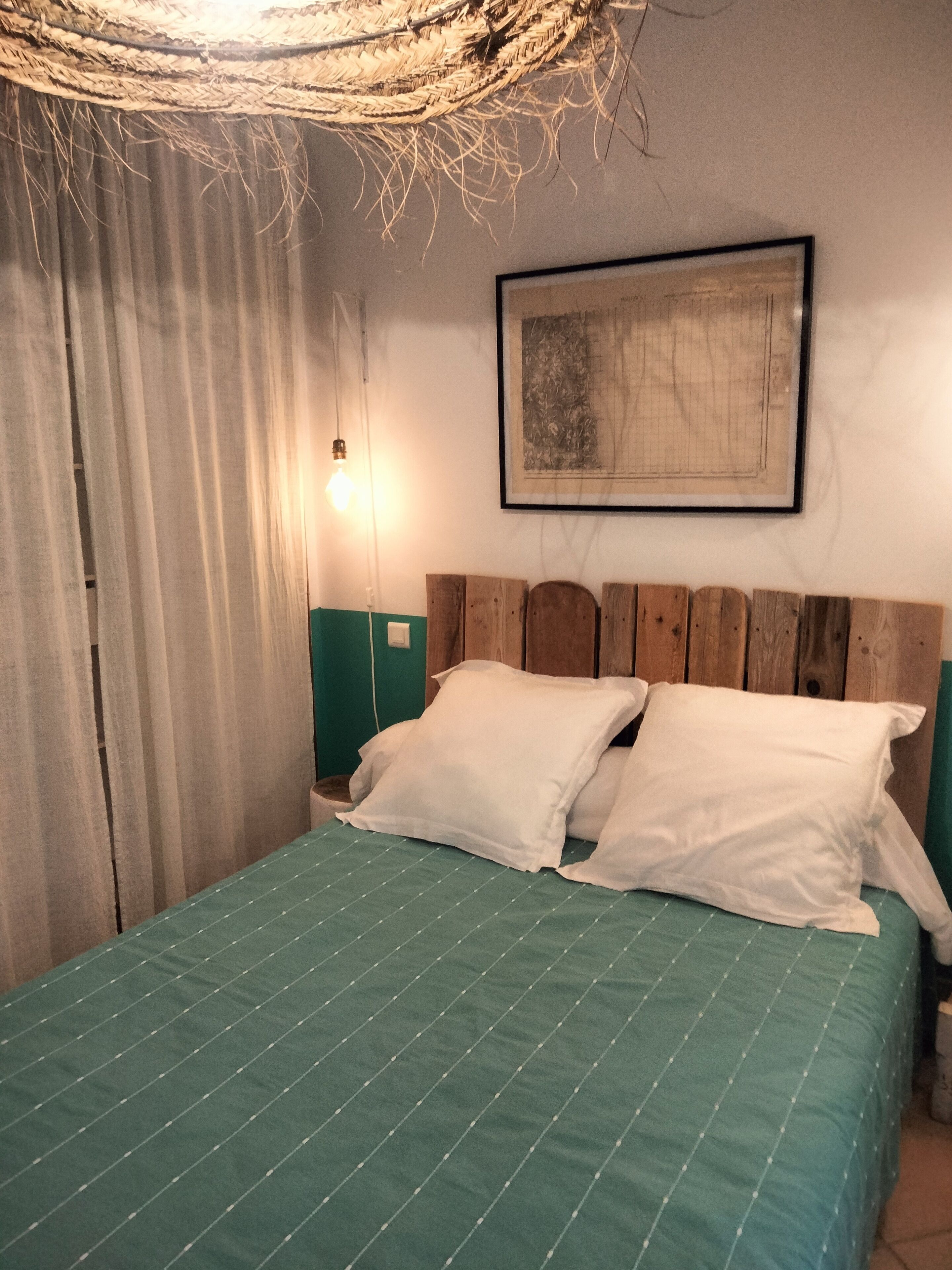 3 quartos, ferros/tábuas de passar roupa, berço de viagem