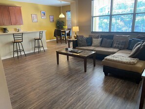 TV, videogames, DVD player, pebolim