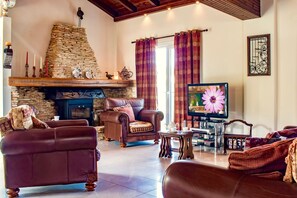 TV, fireplace - Villa di Giovanni -  Villa Rental in Peritheia, Corfu, Greece (Peritheia)