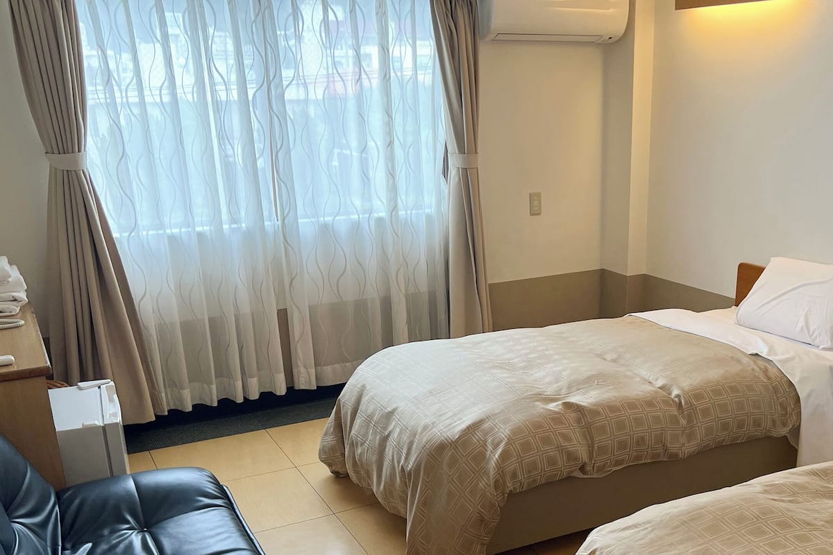 Free WiFi, bed sheets