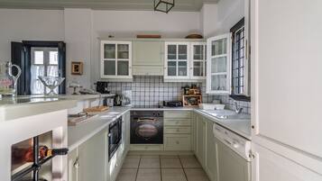 Vila, 4 kamar tidur | Dapur pribadi | Lemari es besar, microwave, oven, dan kompor