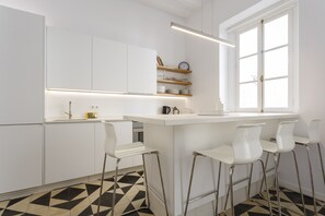 Frigorifero, microonde, forno, lavastoviglie