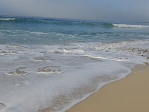 Una spiaggia nelle vicinanze