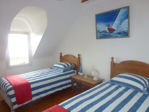 3 室のベッドルーム、アイロン / アイロン台、WiFi (無料)、ベッドシーツ