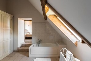 6 habitaciones, tabla de planchar con plancha y wifi gratis 