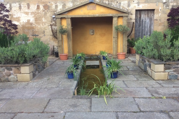 Courtyard temple