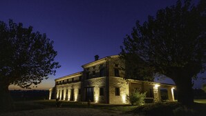 A stone building with a symmetrical facade, large windows, and a central entrance. - QUERCIA apartment, 210 sqm with shared swimming pool (Santa Maria Nuova)