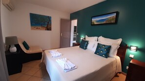 1 soverom, safe på rommet, strykejern/-brett og reiseseng for barn