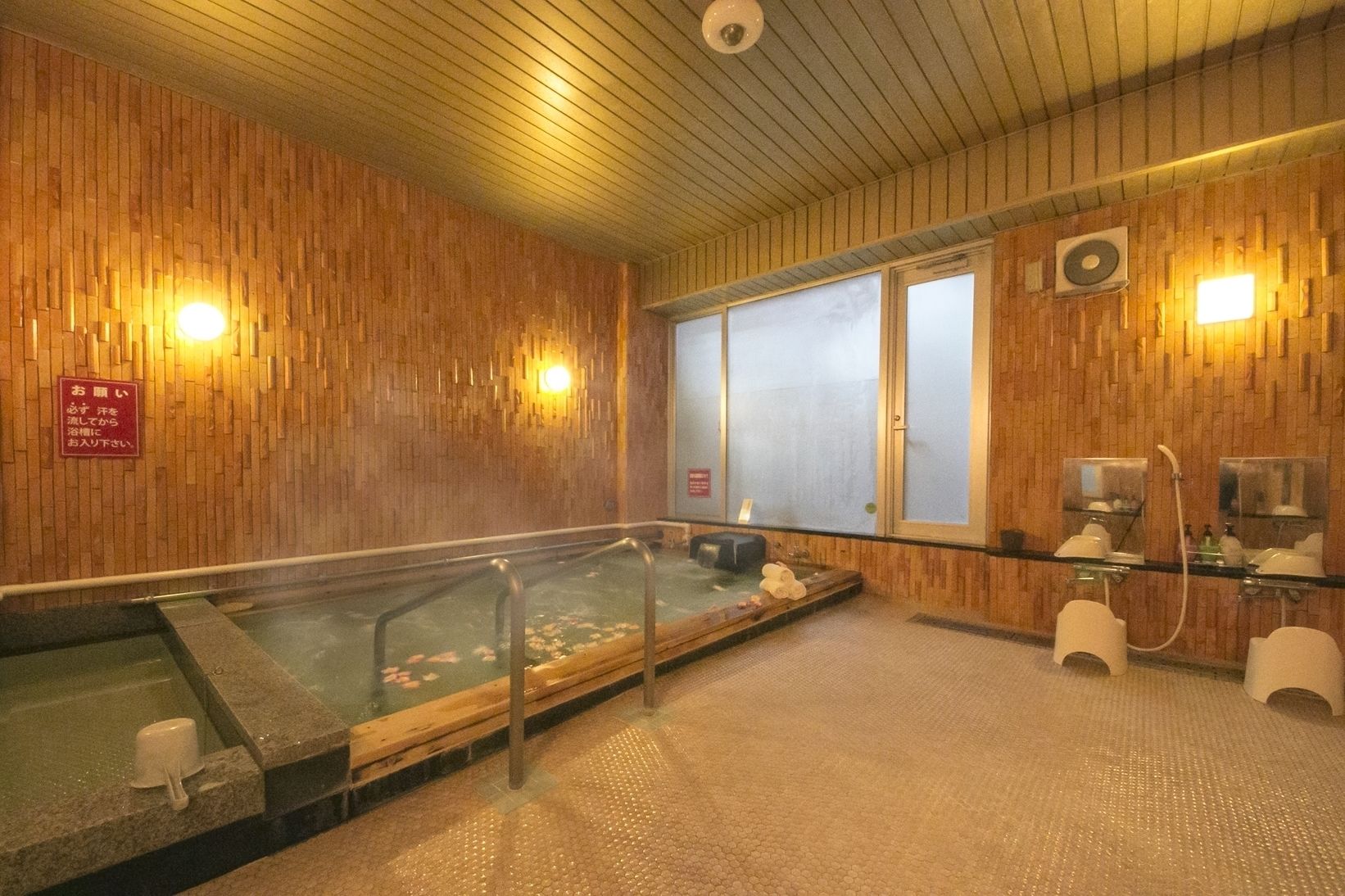 Bañera de hidromasaje cubierta