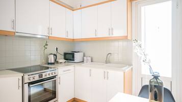 Apartment | Private kitchen | Fridge, microwave, oven, stovetop