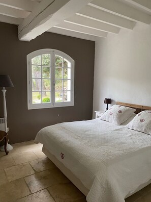 8 bedrooms, iron/ironing board, free WiFi, bed sheets