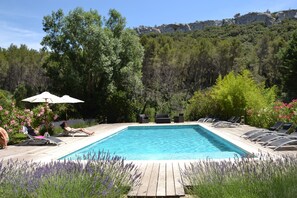 Alberca al aire libre y alberca climatizada