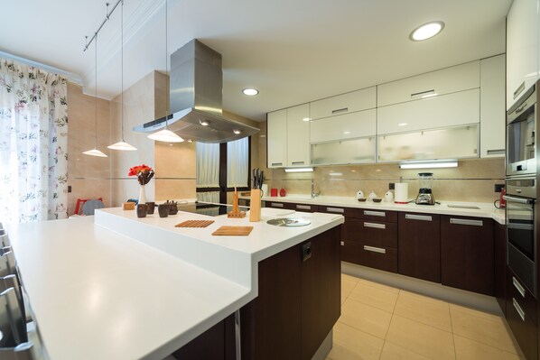 Fridge, oven, stovetop, dishwasher - Apartment of Quality and Comfort ideal Holidays (Las Palmas de Gran Canaria)