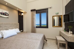 3 bedrooms, in-room safe, desk, soundproofing