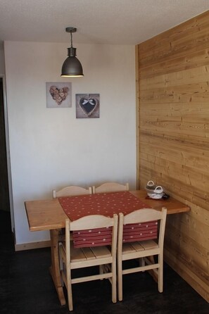 Dining - The charming MalinKiGa studio with mountain corner, fully renovated  (Morzine)
