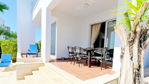 Outdoor dining - Villa Nasia (Peyia)