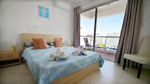 3 bedrooms, in-room safe, iron/ironing board, travel cot