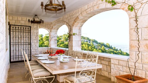 Luxury 3 Bed Villa Heated Pool, Seaviews, AirCon, Fast Wi-Fi,Near Historic Towns