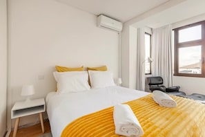 1 dormitorio, tabla de planchar con plancha, cuna de viaje y wifi