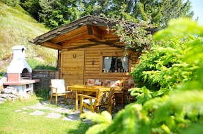 Property grounds - Cosy Apartment for 2 to 6 people with wonderful views, and exclusive garden (Seefeld)