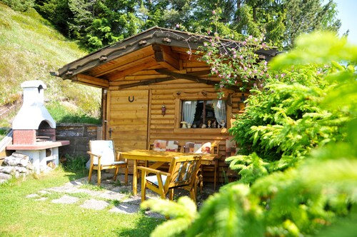 Cosy Apartment for 2 to 6 people with wonderful views, and exclusive garden