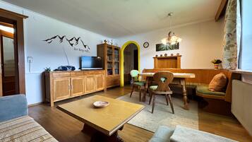 Smart TV, DVD player, table tennis, books