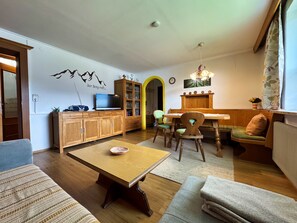 Smart TV, DVD player, table tennis, books