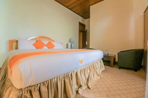 Quarto casal standard | Escrivaninha