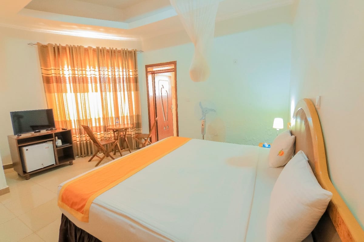 Deluxe Double or Twin Room | Desk