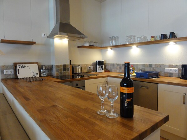 Kühlschrank, Mikrowelle, Ofen, Geschirrspüler