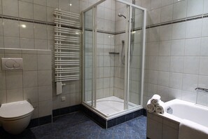 Baignoire, serviettes fournies
