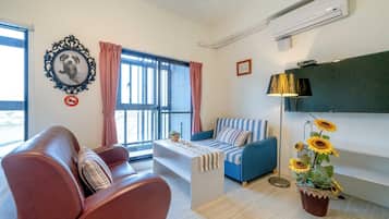 Standard Quadruple Room (301) | Blackout drapes, soundproofing, free WiFi, bed sheets