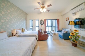 Standard Quadruple Room (301) | Blackout curtains, soundproofing, free WiFi, bed sheets - Hui Yun B&B (Sanxing)