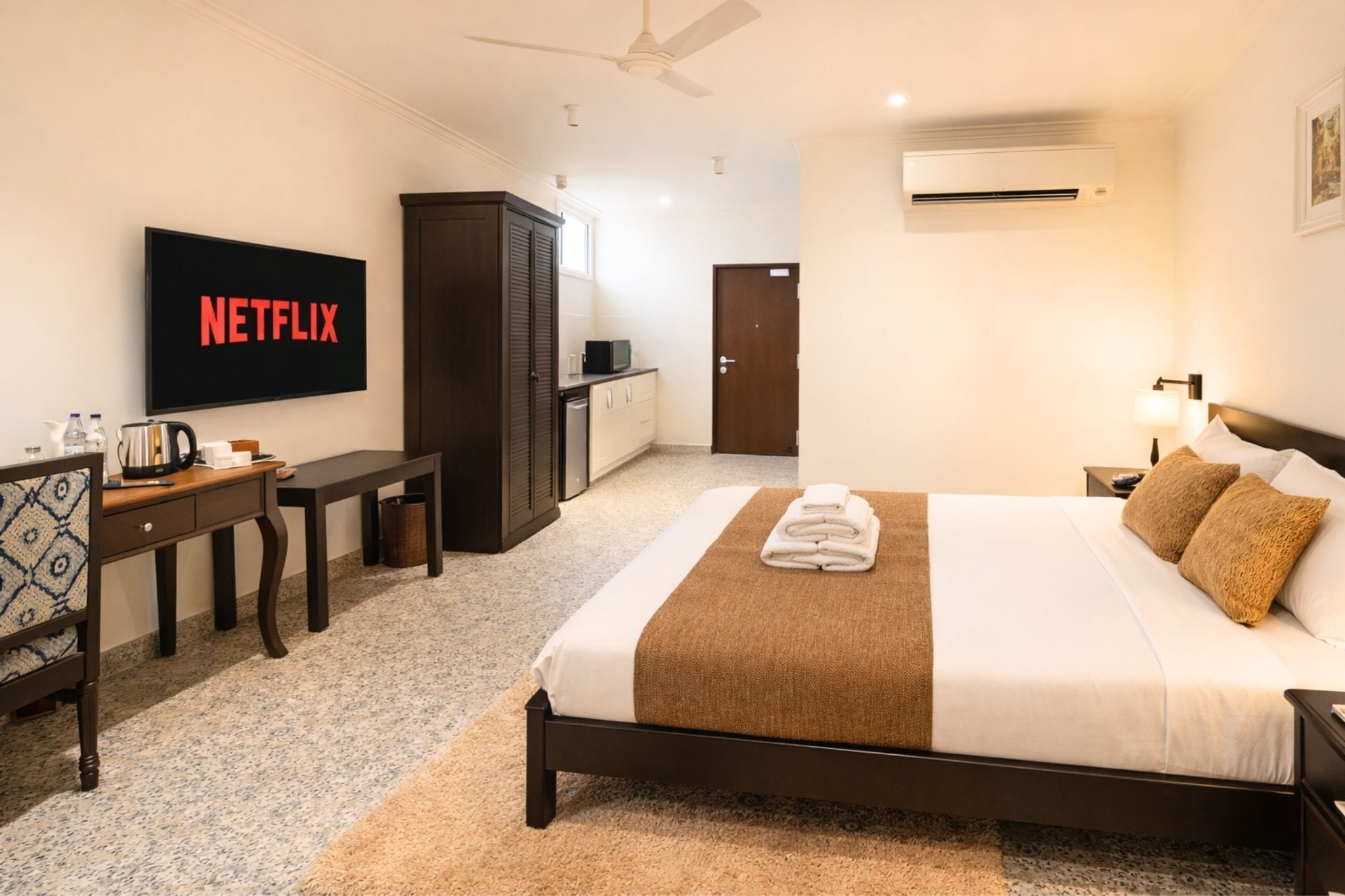 Superior Studio Suite, 1 Bedroom, Private Bathroom | 2 bedrooms, in-room safe, individually decorated, individually furnished