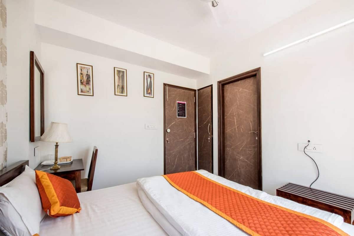 Deluxe-Doppelzimmer, 1 Schlafzimmer, eigenes Bad | 2 Schlafzimmer, Zimmersafe, individuell dekoriert