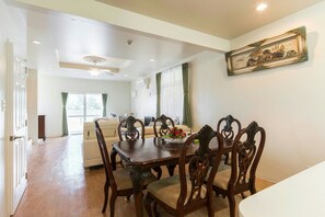 House, 3 Bedrooms | In-room dining
