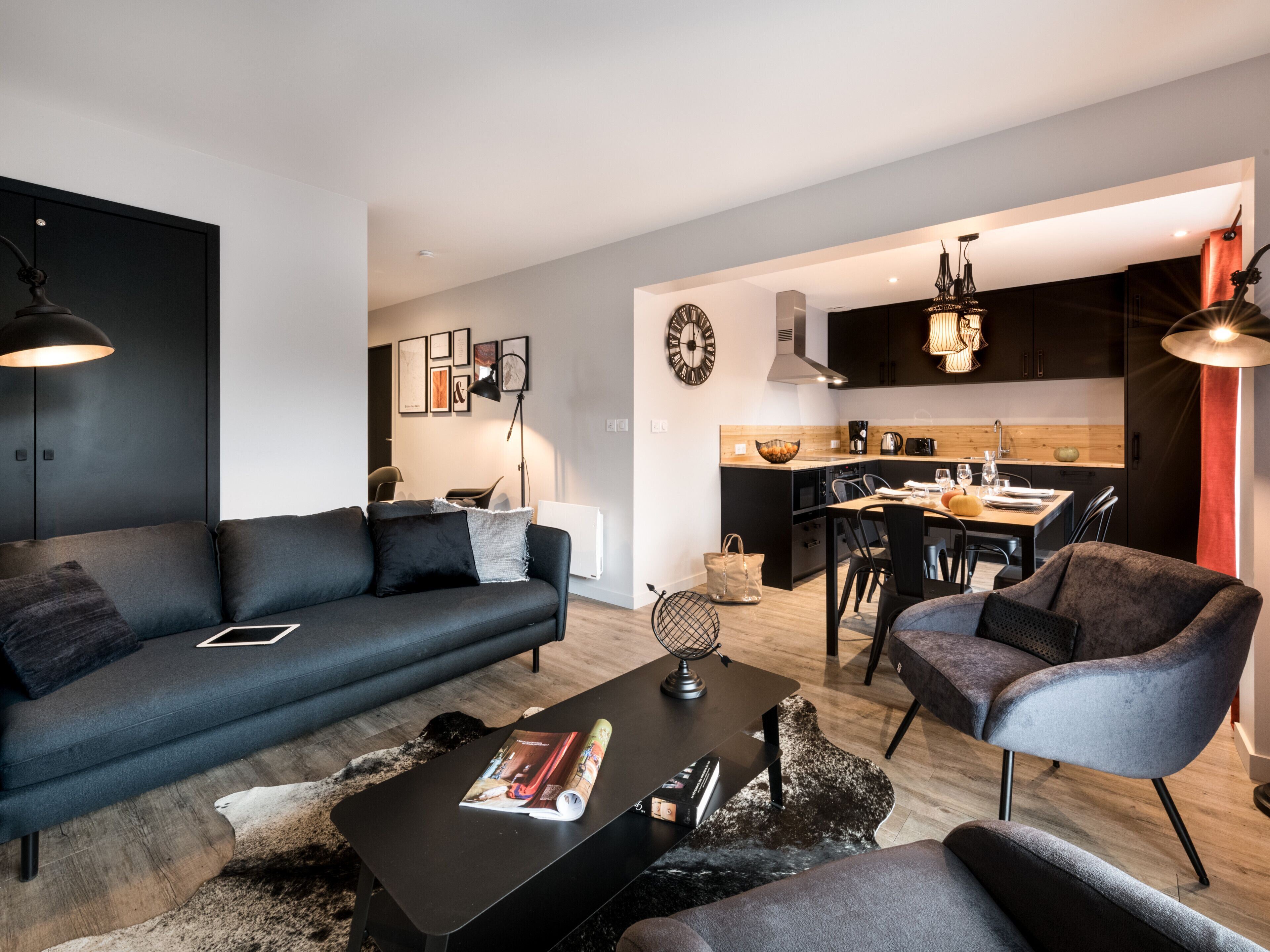 Flatscreentelevisie en een dvd-speler