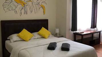 مكتب وأسرّة قابلة للطي وواي فاي مجانًا