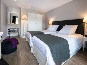 3 bedrooms, iron/ironing board, travel crib, WiFi