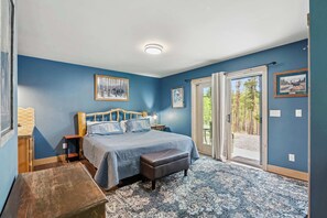 4 bedrooms, iron/ironing board, travel cot, WiFi