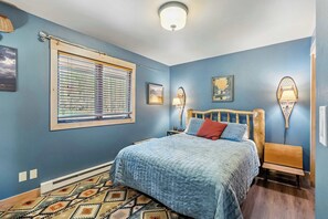 4 slaapkamers, een strijkplank/strijkijzer, reisbedje, wifi