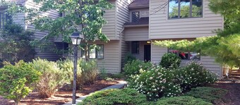 Townhouse in scenic Bristol Harbor Village near Bristol Mountain Resort