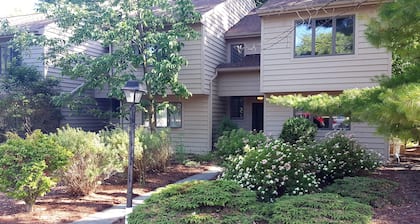 Townhouse in scenic Bristol Harbor Village near Bristol Mountain Resort